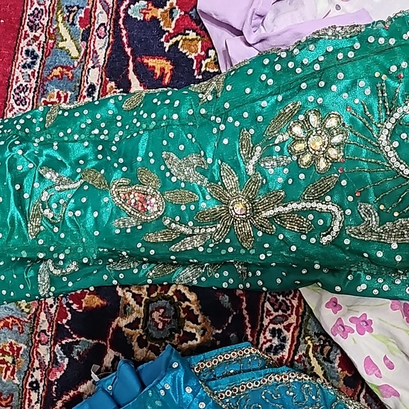 Dark green Kolkata handwork lehenga - Picture 4 of 8